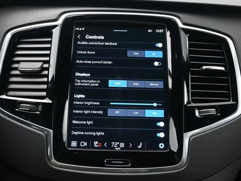 Used 2023 Volvo XC90 T8 Plus image 18