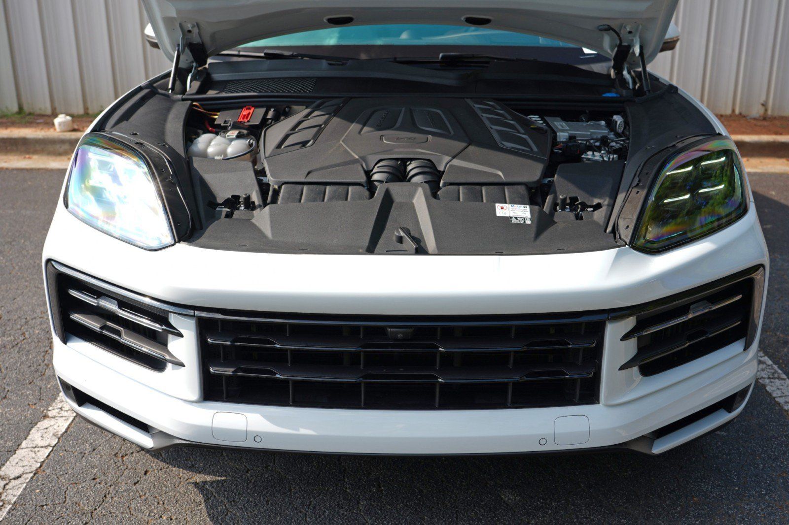 Used 2024 Porsche Cayenne S w/ Sport Chrono Package AWD/4WD image 8