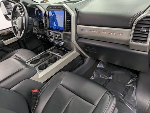 Used 2022 Ford F250 Lariat w/ Chrome Package image 29