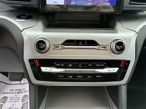 Certified 2022 Ford Explorer XLT image 30