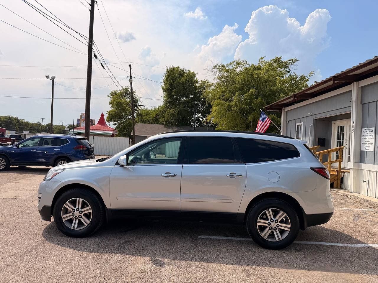 Used 2017 Chevrolet Traverse LT FWD image 9