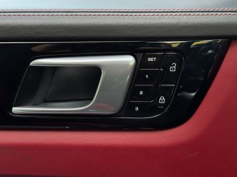 Used 2020 Porsche Cayenne Turbo image 19