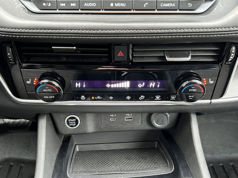 Used 2021 Nissan Rogue SV image 30