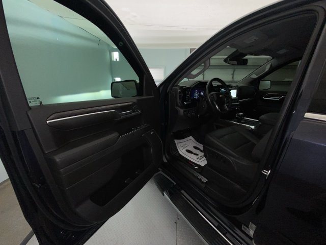 Used 2024 Chevrolet Silverado 1500 LTZ AWD/4WD image 11
