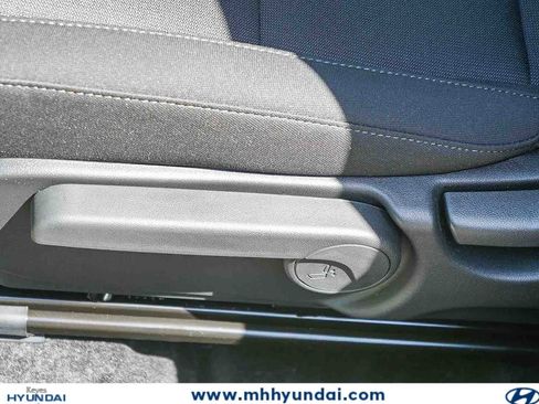 New 2026 Hyundai Kona SE FWD image 24