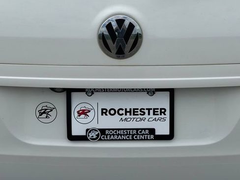 Used 2010 Volkswagen Routan SEL FWD image 44
