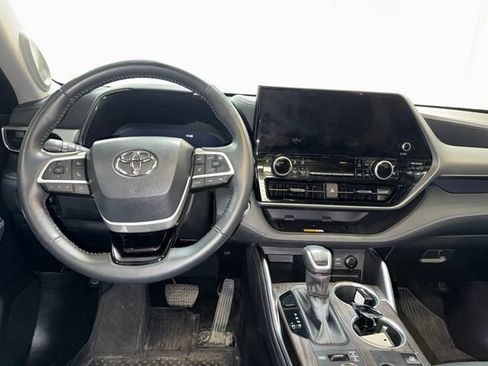 Used 2024 Toyota Highlander Platinum AWD/4WD image 15