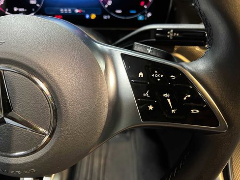 Used 2025 Mercedes-Benz GLC 300 4MATIC image 29