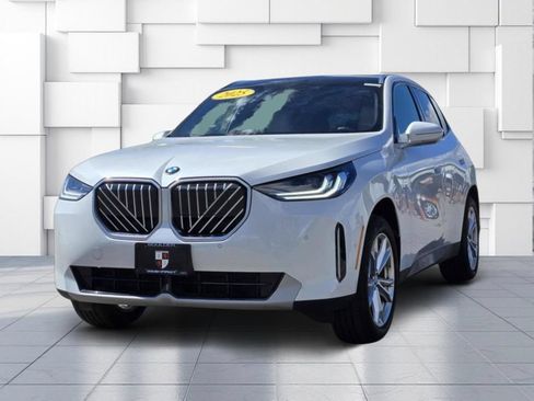 Certified 2025 BMW X3 xDrive30i w/ Convenience Package AWD/4WD image 3