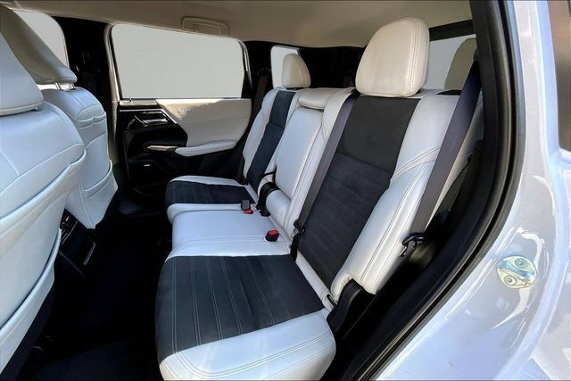 Used 2025 Mitsubishi Outlander SE FWD image 22