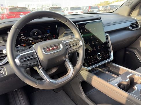 Used 2025 GMC Acadia Elevation image 14