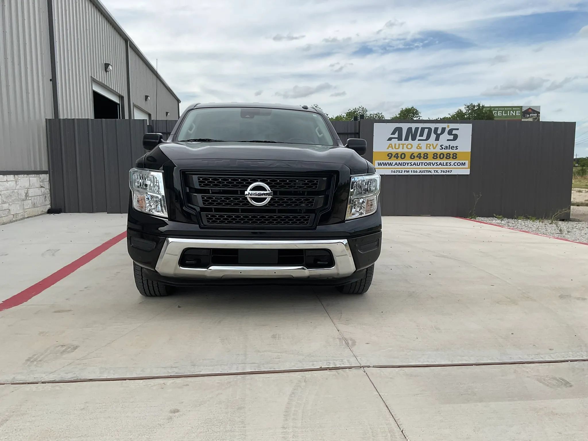 Used 2021 Nissan Titan SV w/ SV Convenience Package AWD/4WD image 3