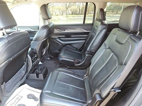 Used 2023 Jeep Grand Cherokee L Limited w/ Black Appearance Package image 16