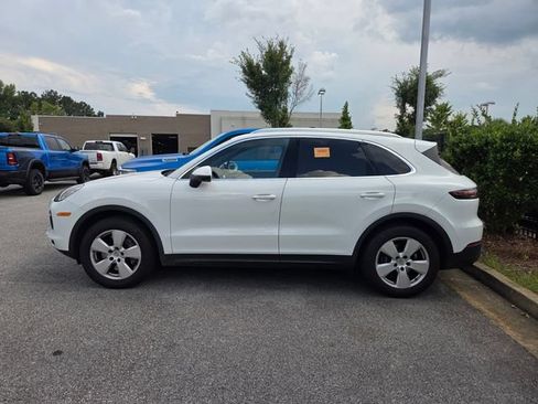 Used 2021 Porsche Cayenne AWD/4WD image 3
