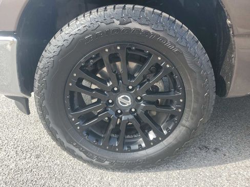 Used 2018 Nissan Titan SL image 10