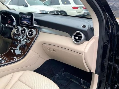 Used 2018 Mercedes-Benz GLC 300 4MATIC image 15