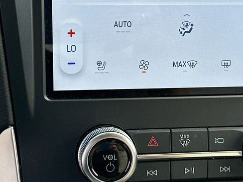 Certified 2024 Ford Edge SEL w/ Convenience Package image 19