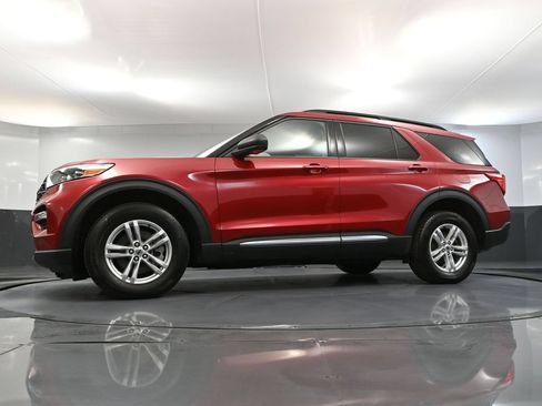 Used 2023 Ford Explorer XLT w/ Equipment Group 202A AWD/4WD image 57