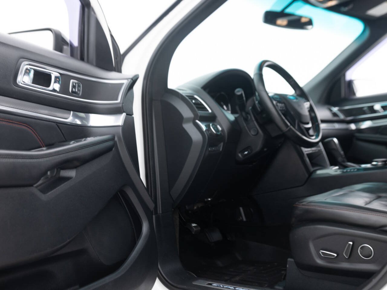 Used 2017 Ford Explorer Sport w/ Equipment Group 401A AWD/4WD image 24