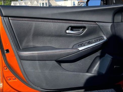 Used 2025 Nissan Sentra SR w/ SR Premium Package FWD image 17
