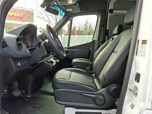 Used 2025 Mercedes-Benz Sprinter 2500 image 15