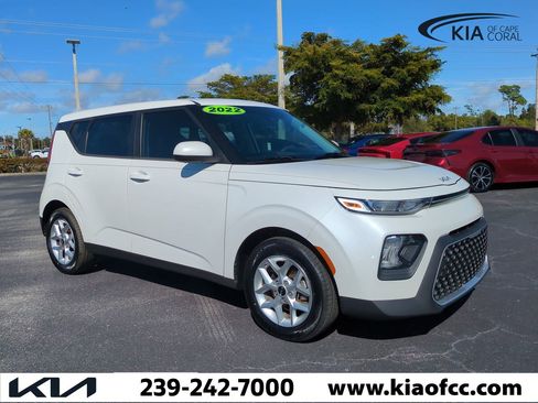 Certified 2022 Kia Soul LX w/ Technology Package image 2