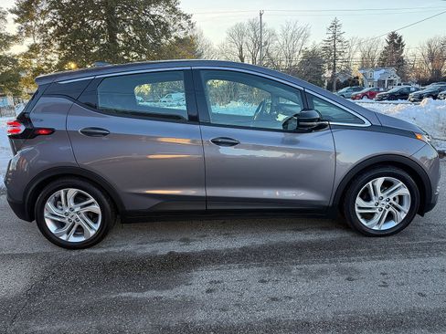 Used 2023 Chevrolet Bolt LT image 3