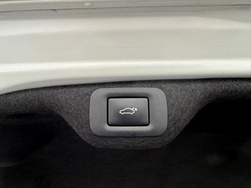 Certified 2025 Lexus ES 300h w/ Premium Package image 19