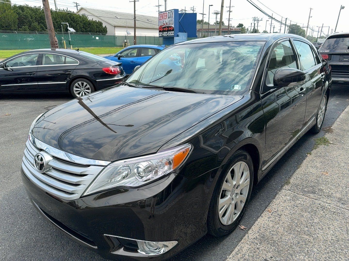 Used 2011 Toyota Avalon FWD image 5