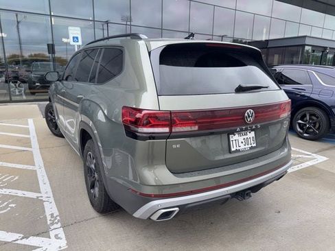Used 2024 Volkswagen Atlas Peak Edition SE AWD/4WD image 4