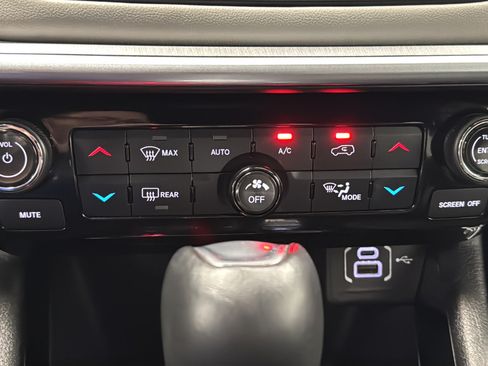 Used 2025 Jeep Compass Limited AWD/4WD image 16