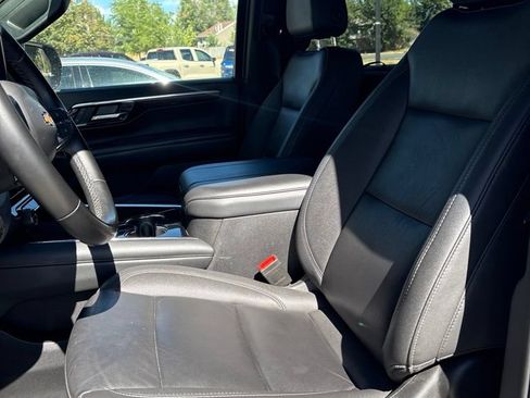 Used 2025 Chevrolet Suburban LT AWD/4WD image 8