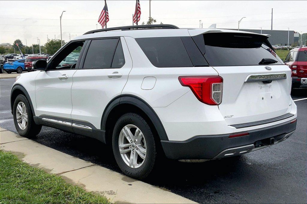 Used 2020 Ford Explorer XLT w/ Equipment Group 202A AWD/4WD image 2