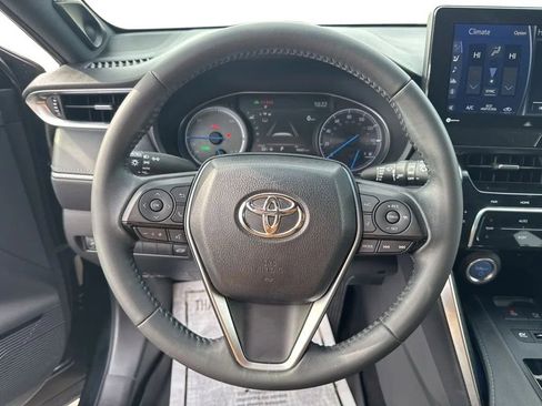 Used 2022 Toyota Venza XLE image 15