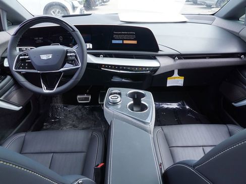 New 2025 Cadillac Optiq Luxury 2 image 10