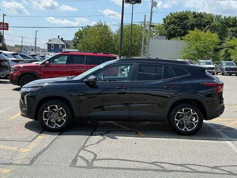 Used 2026 Chevrolet Trax LT w/ Sunroof Package FWD image 2