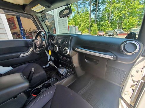 Used 2014 Jeep Wrangler Sahara w/ Connectivity Group image 14