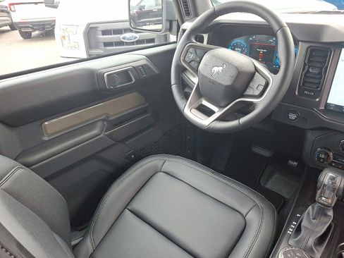 New 2025 Ford Bronco Badlands image 9