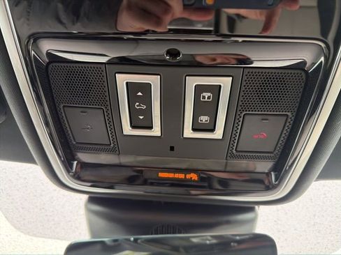 Used 2020 Land Rover Range Rover Velar R-Dynamic S image 34