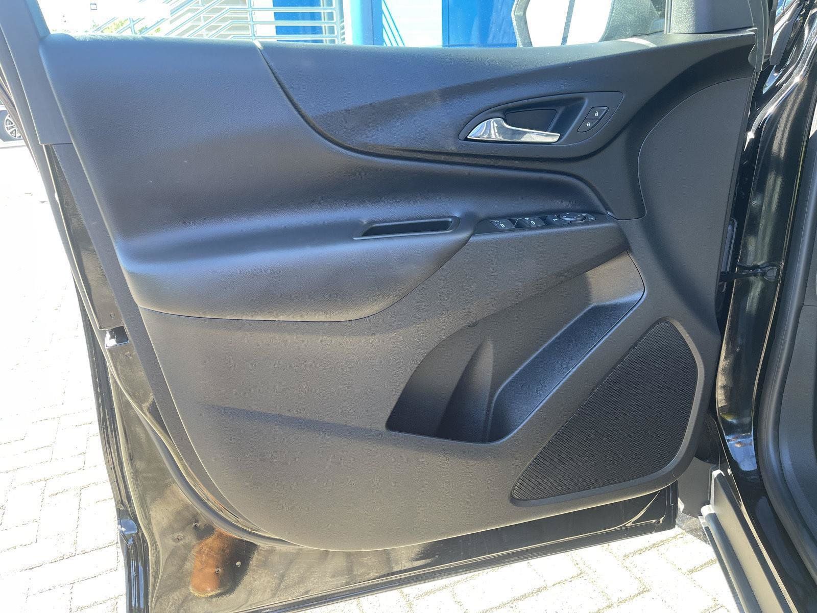 Used 2024 Chevrolet Equinox LT FWD image 12