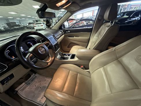 Used 2019 Jeep Grand Cherokee Overland RWD image 15