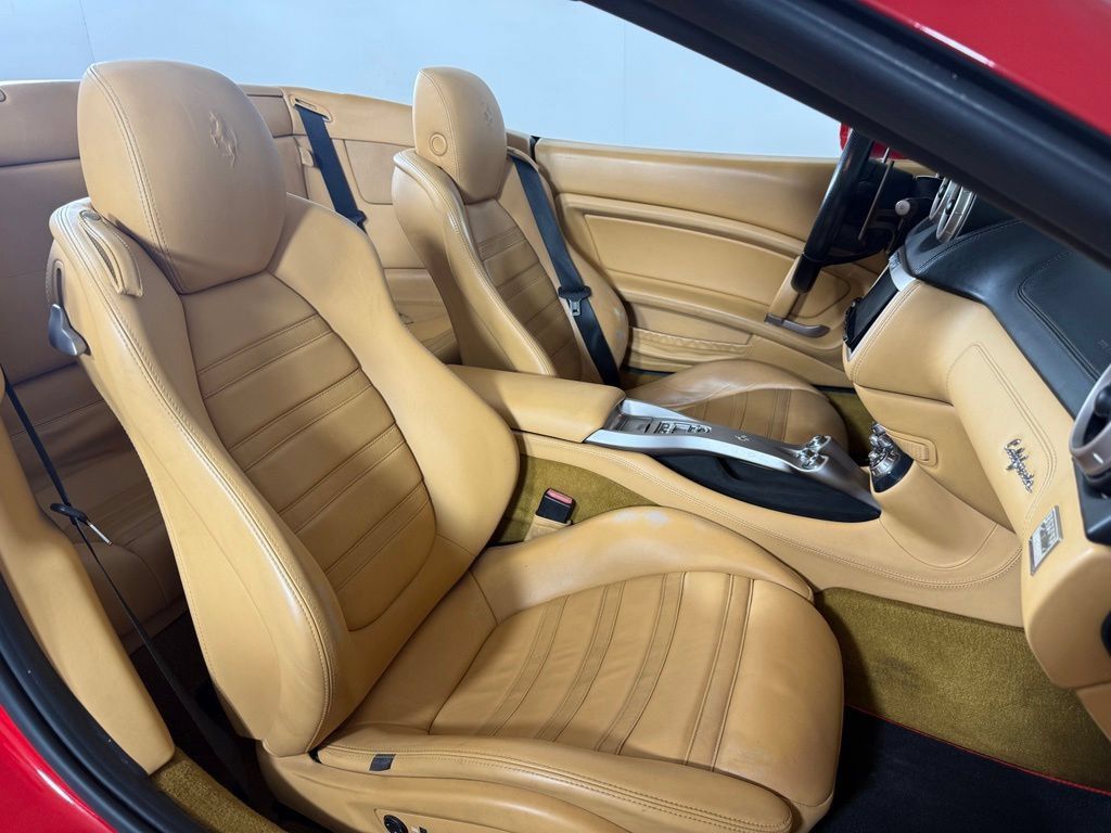 Used 2010 Ferrari California RWD image 23