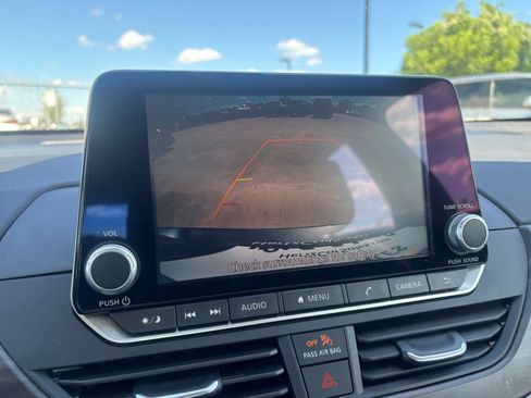 Used 2025 Nissan Altima 2.5 SV FWD image 23