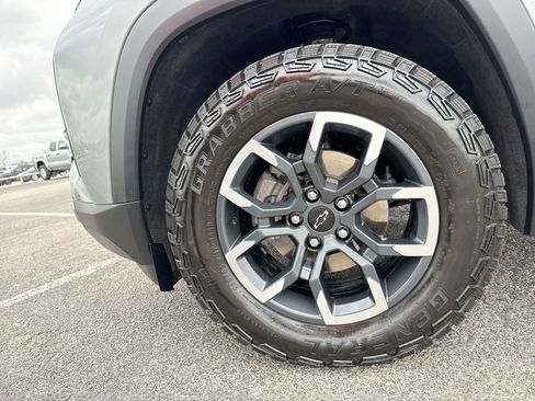 Used 2025 Chevrolet Equinox ACTIV w/ Safety and Technology Package image 19