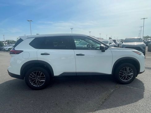Used 2024 Nissan Rogue S AWD/4WD image 8