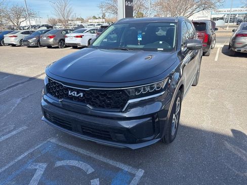 Used 2023 Kia Sorento EX image 1