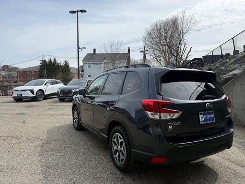 Used 2019 Subaru Forester Premium AWD/4WD image 3