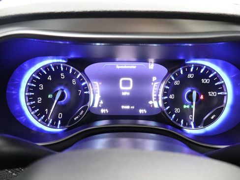 Used 2019 Chrysler Pacifica Limited w/ Advanced Safetytec Group FWD image 37