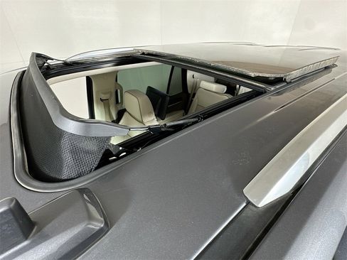 Used 2021 GMC Yukon Denali w/ Denali Premium Package image 21