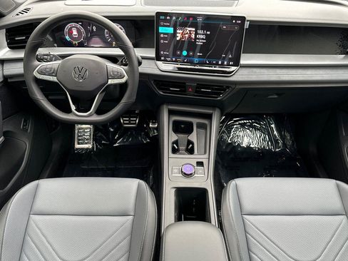 New 2026 Volkswagen Tiguan SE R-Line image 12